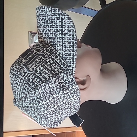 Juicy Couture Cap - Picture 3 of 8